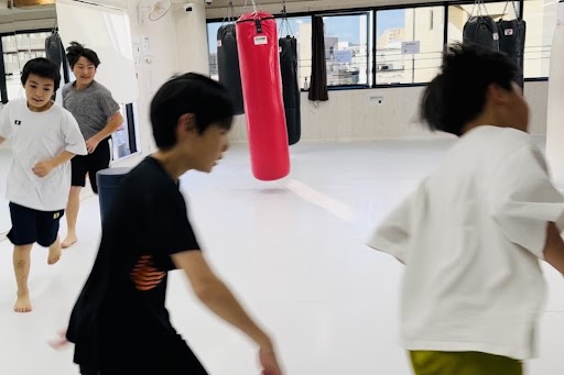 学生のためのキックボクシング: 体と心の成長
