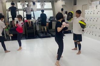 🌍**ShimokitaGYMbeginnerで世界とつながるキックボクシング体験！**