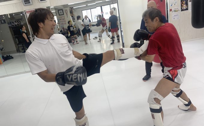 ムエタイならではの技術「蹴り足キャッチ」とは？