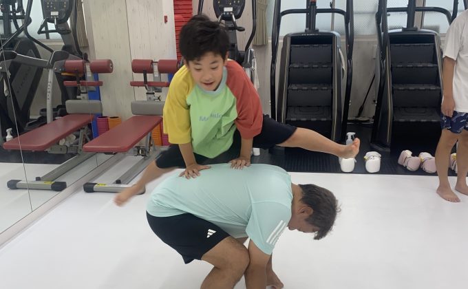 土日は親子クラス！パンチとキックで家族の絆が深まる⁉