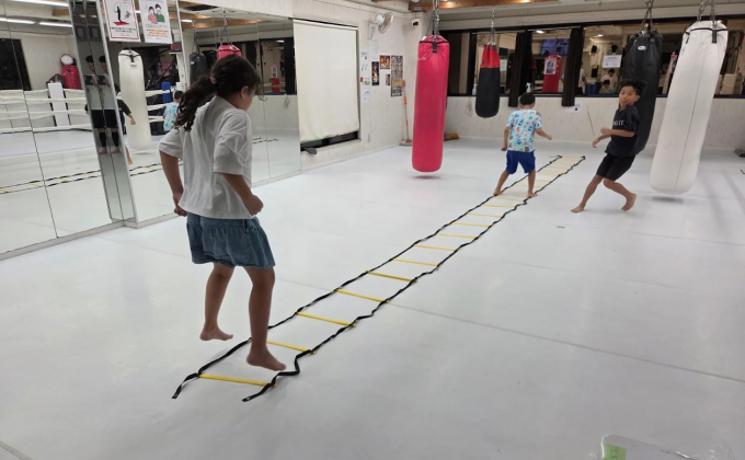 学生のためのキックボクシングクラス！ShimokitaGYMで心と体を育てよう