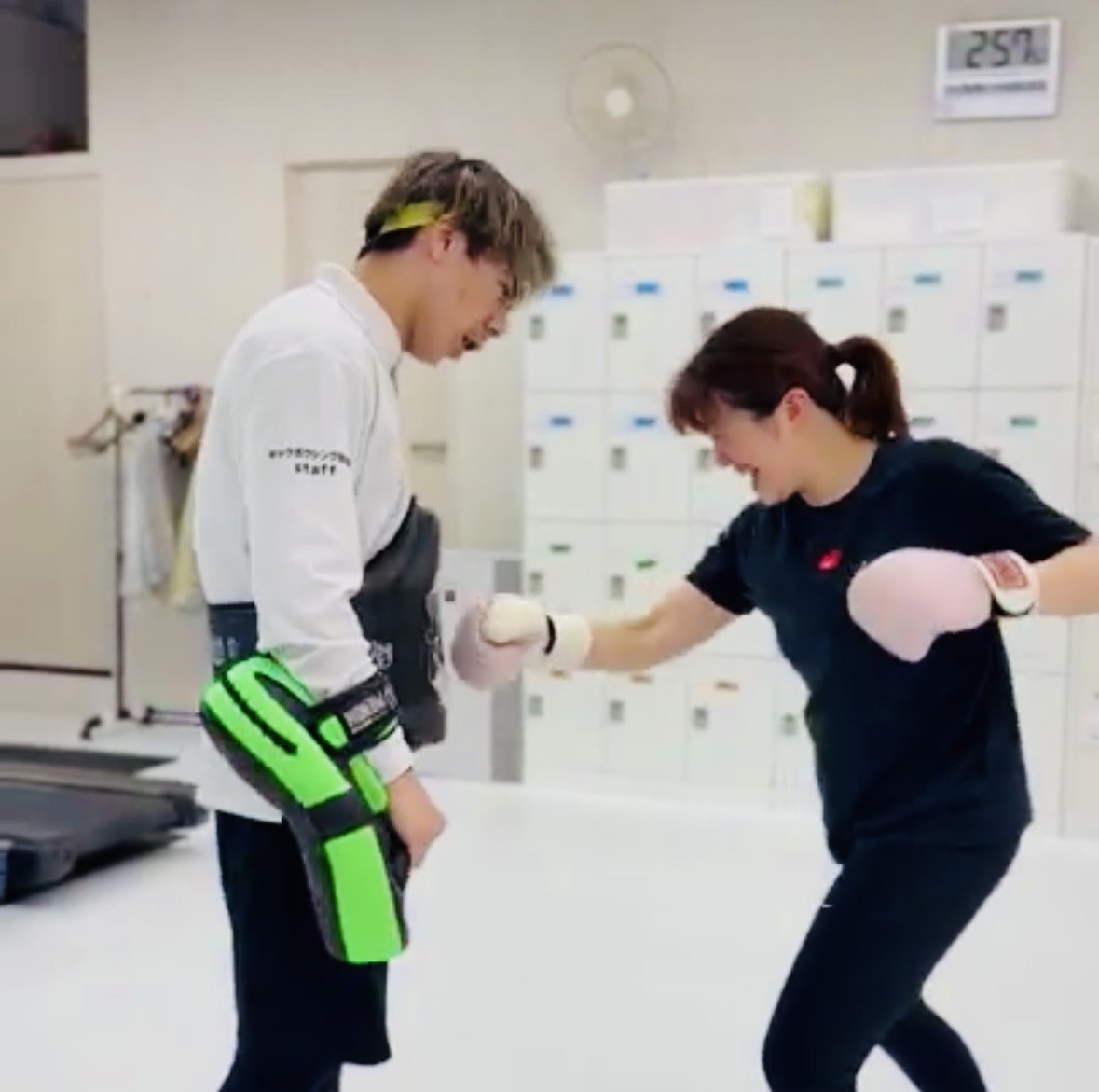 トレーナーのボディを思いっきり殴れるのはSports24のジムくらい！